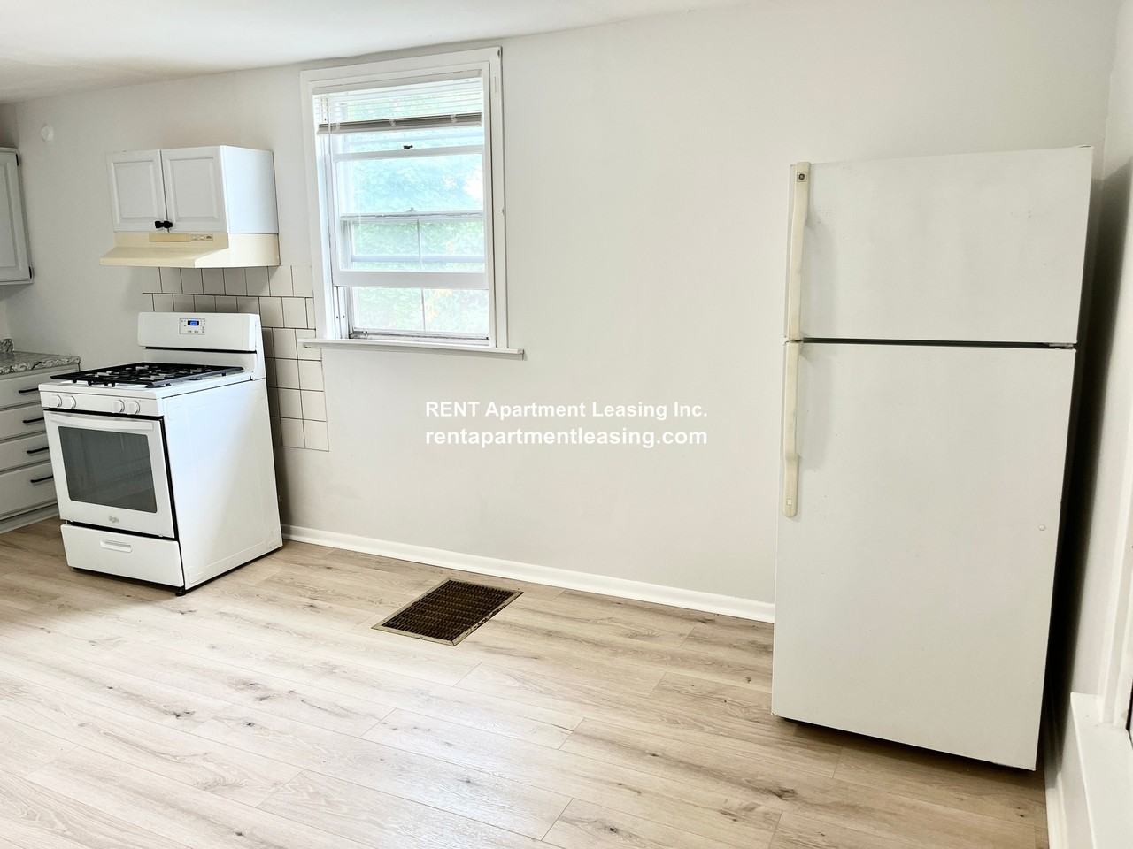 N Kedvale Ave #3 - Photo 4 of 22