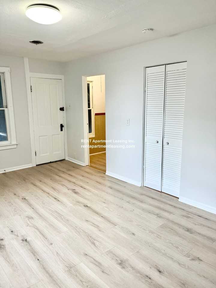 N Kedvale Ave #3 - Photo 5 of 22