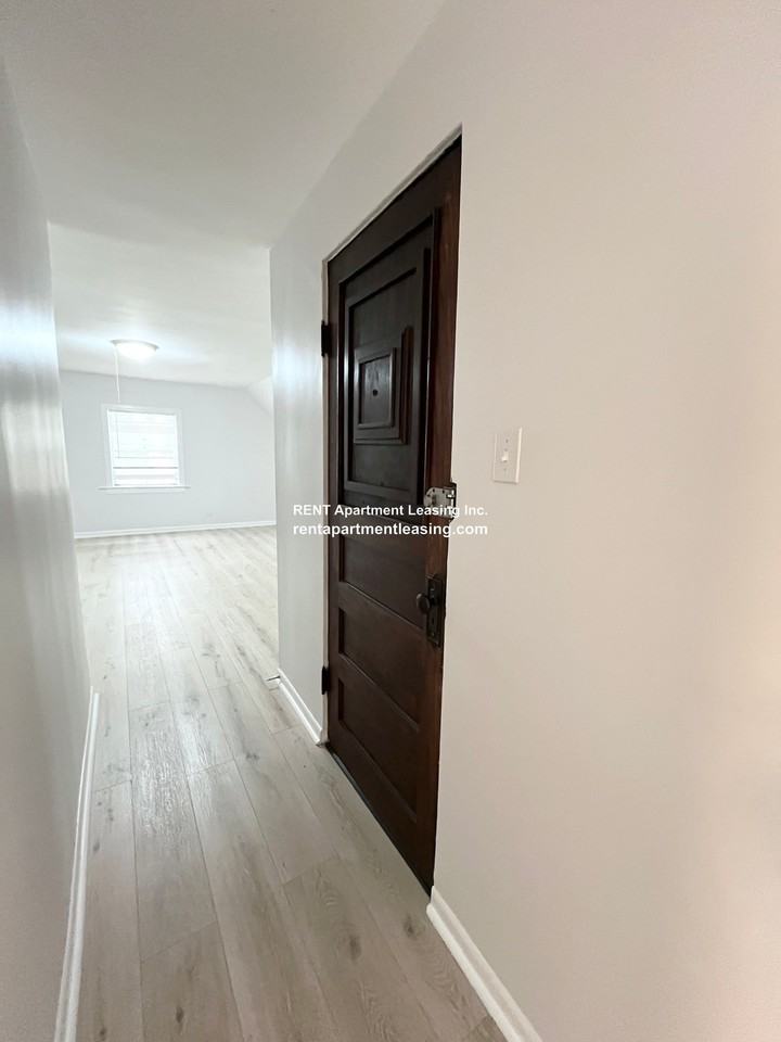 N Kedvale Ave #3 - Photo 6 of 22