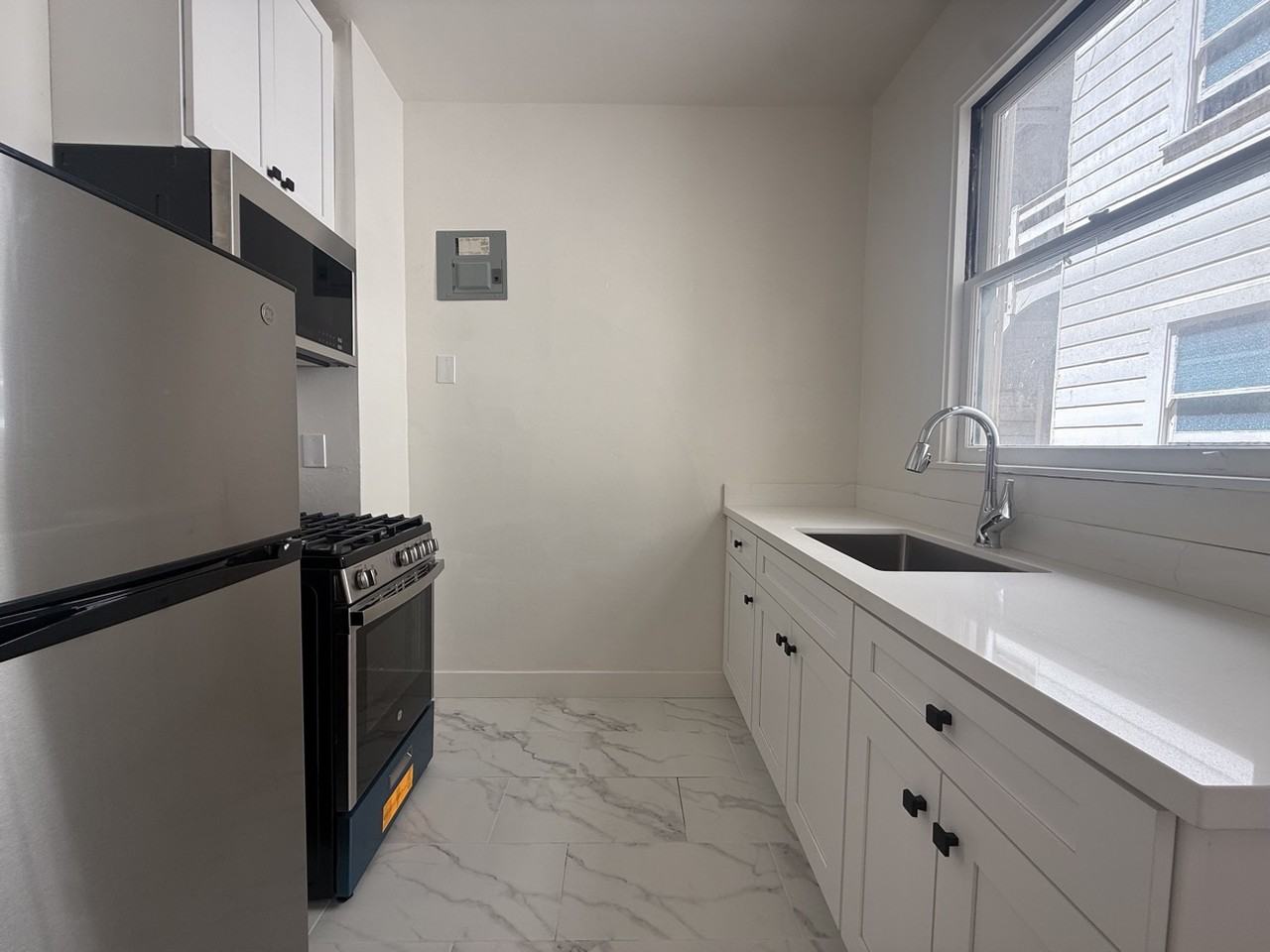 2245 Larkin St #6 - Photo 2 of 12