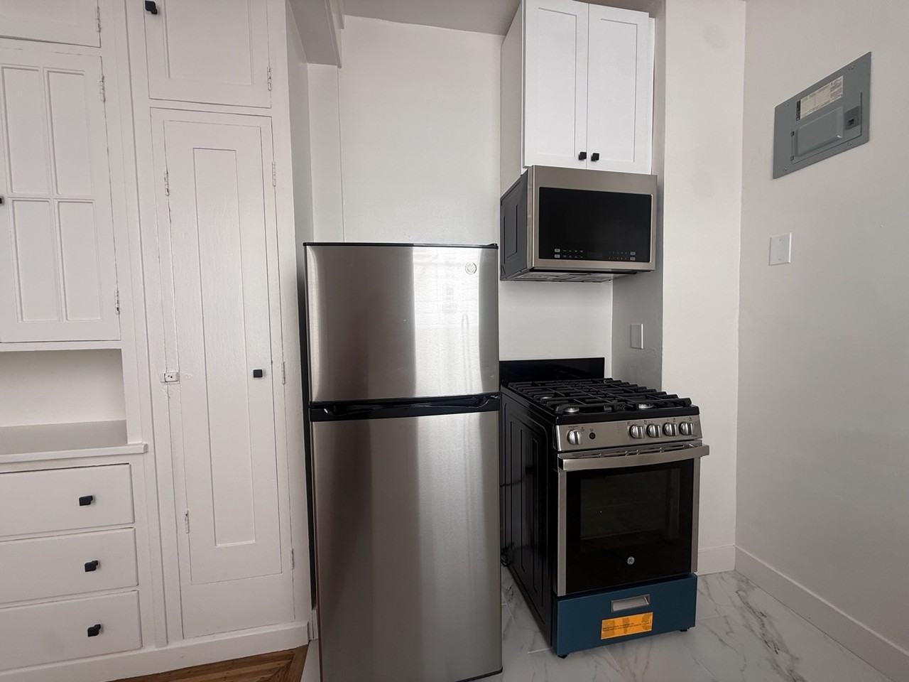 2245 Larkin St #6 - Photo 3 of 12