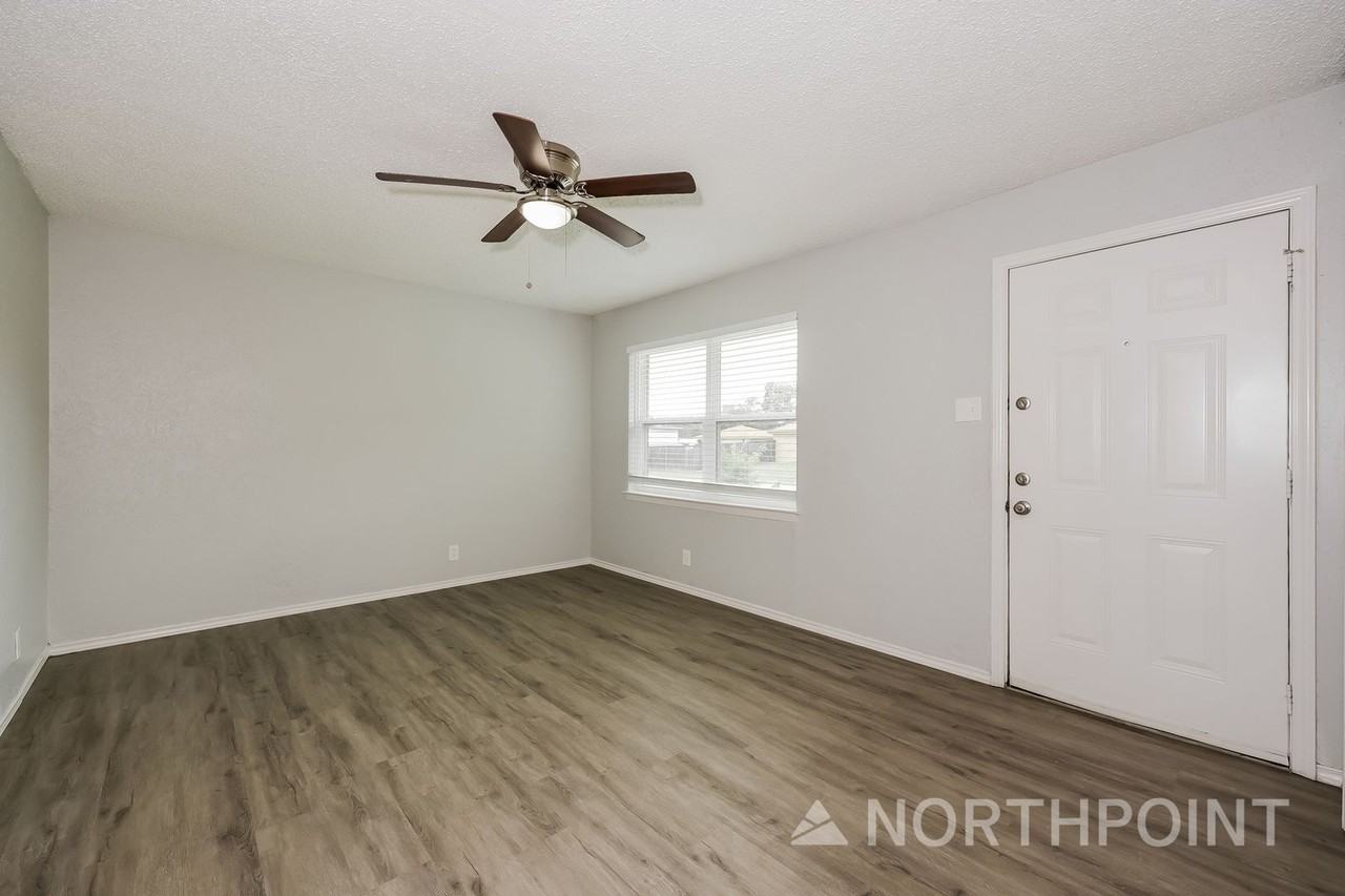 1238 Narcissus Ln - Photo 2 of 16