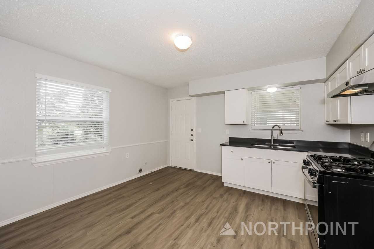 1238 Narcissus Ln - Photo 7 of 16