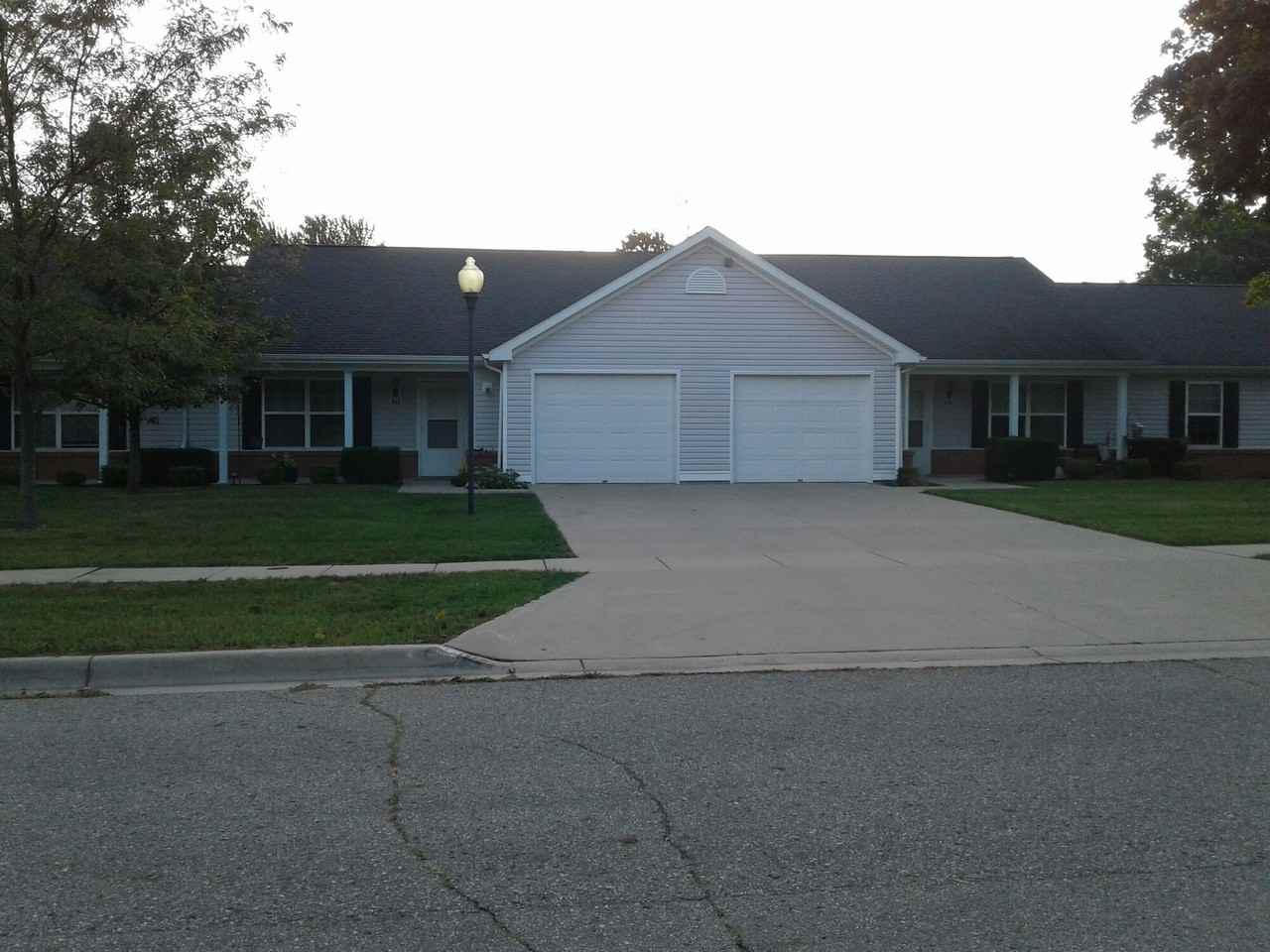 Hampton Pointe - Photo 3 of 14