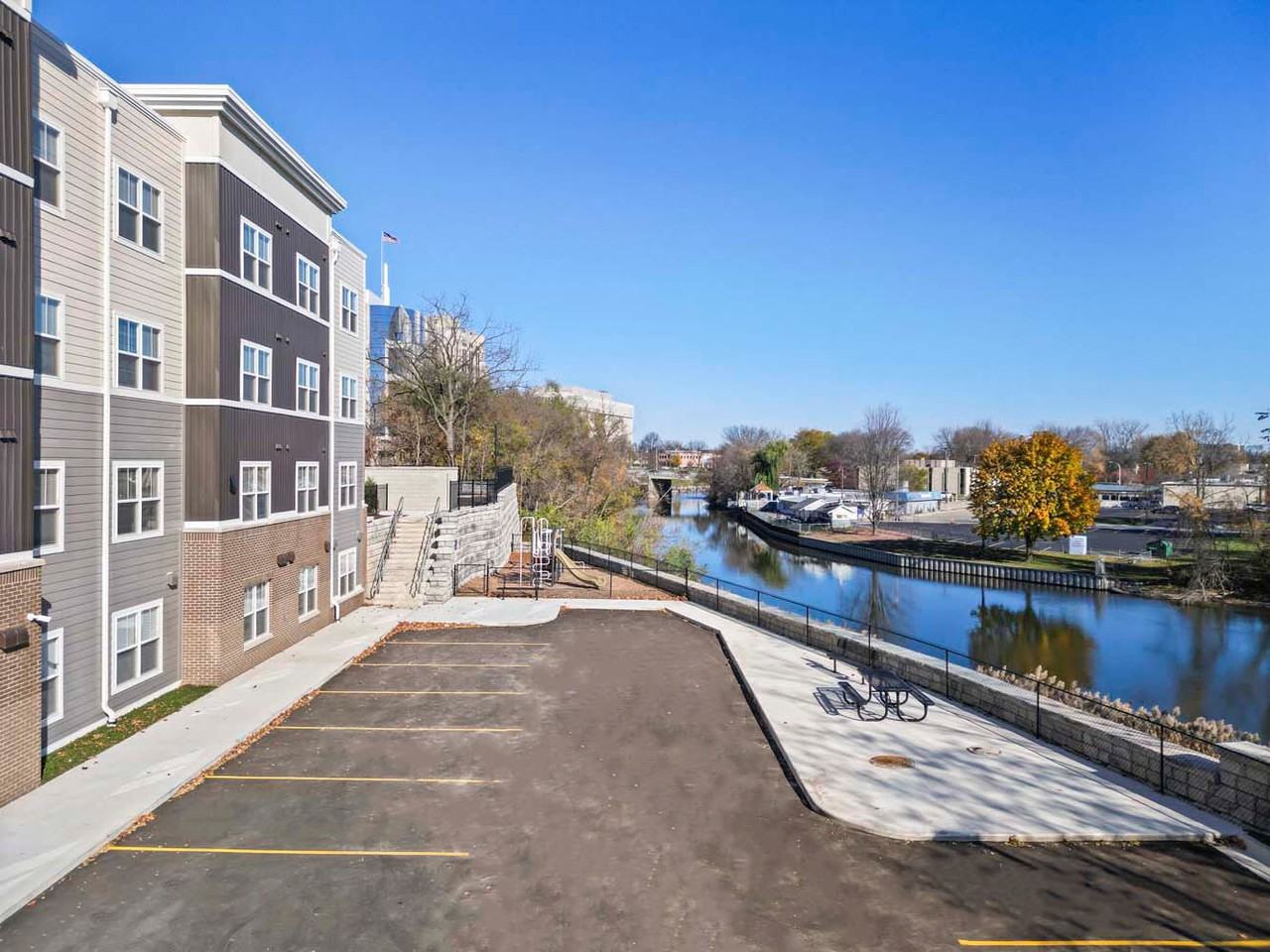Edison Crossing - Photo 2 of 36