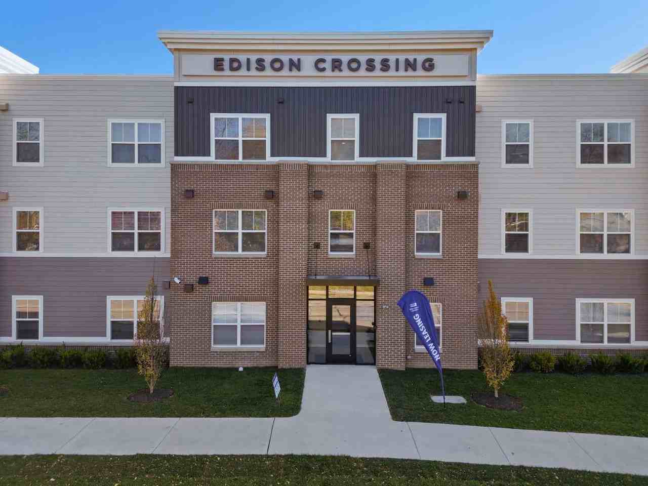 Edison Crossing - Photo 4 of 36