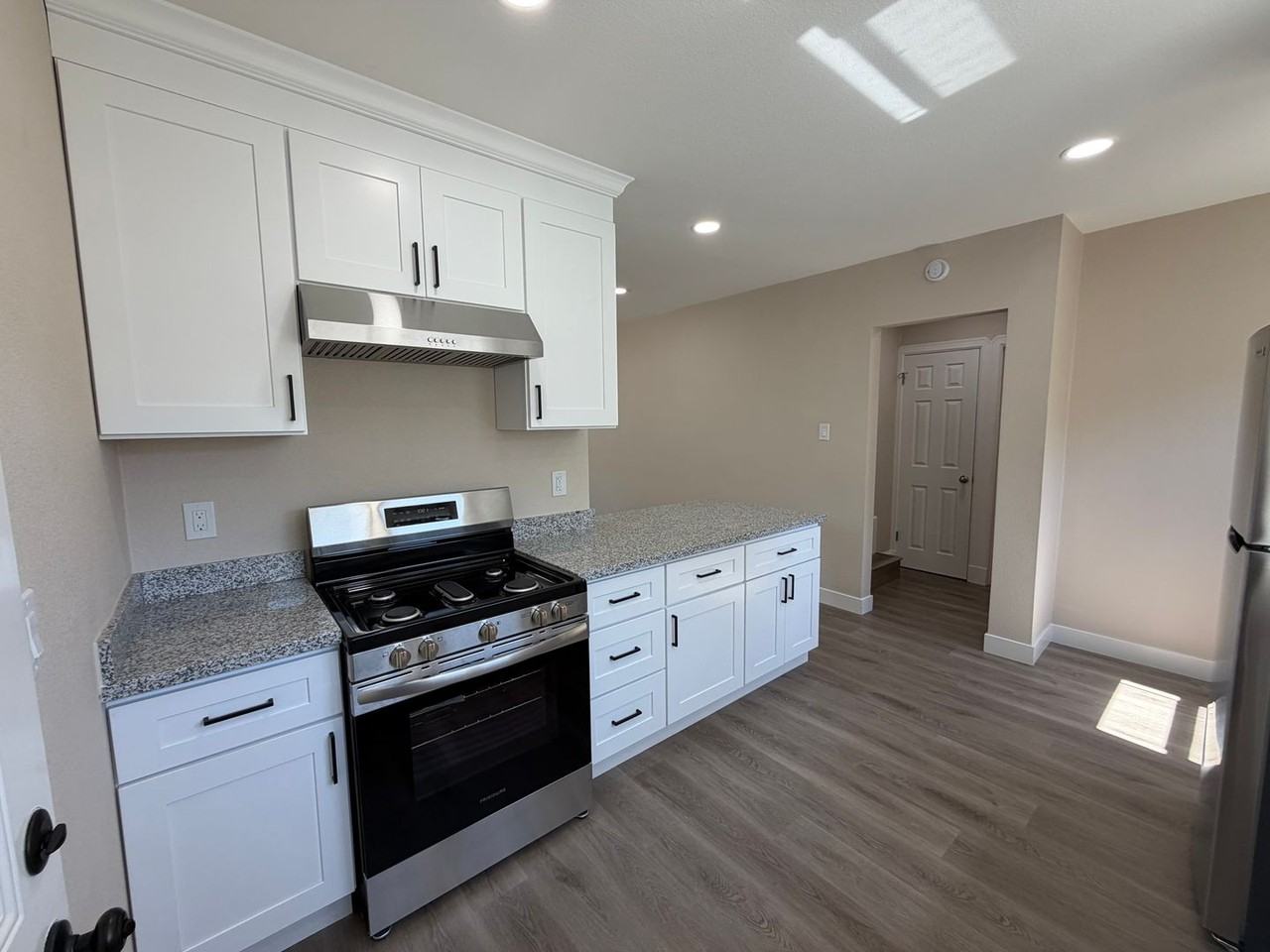 1225 Pine St - Photo 2 of 18