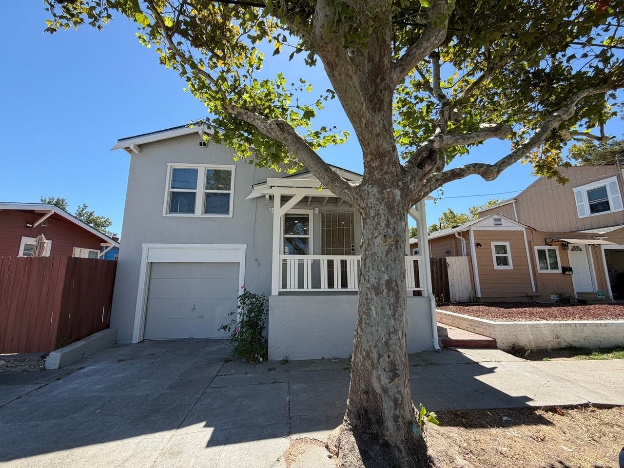 1225 Pine St - Photo 3 of 18