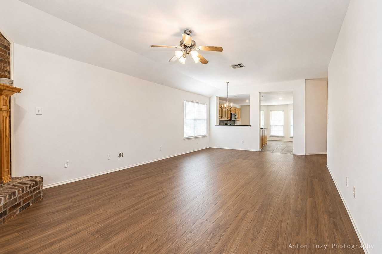 701 Orchid Blvd - Photo 5 of 17