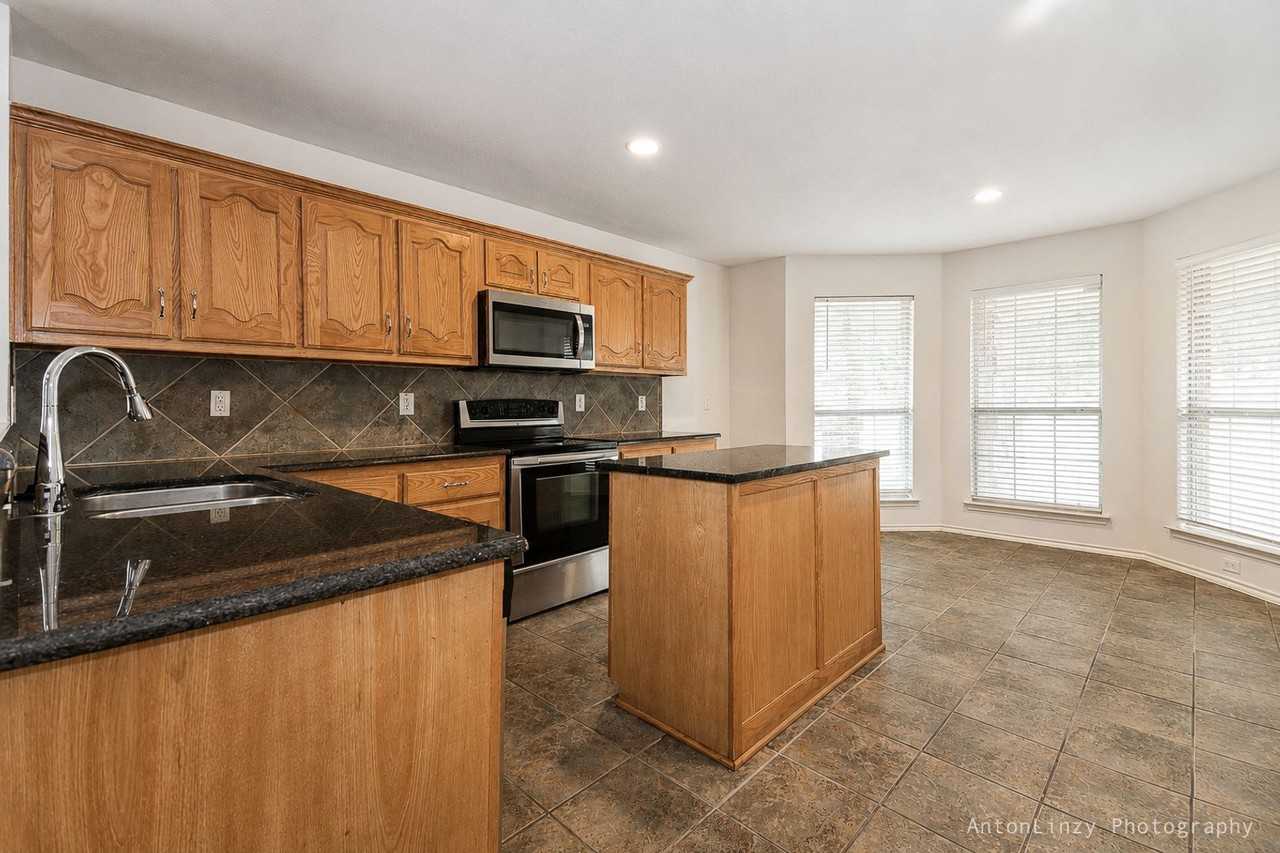 701 Orchid Blvd - Photo 6 of 17