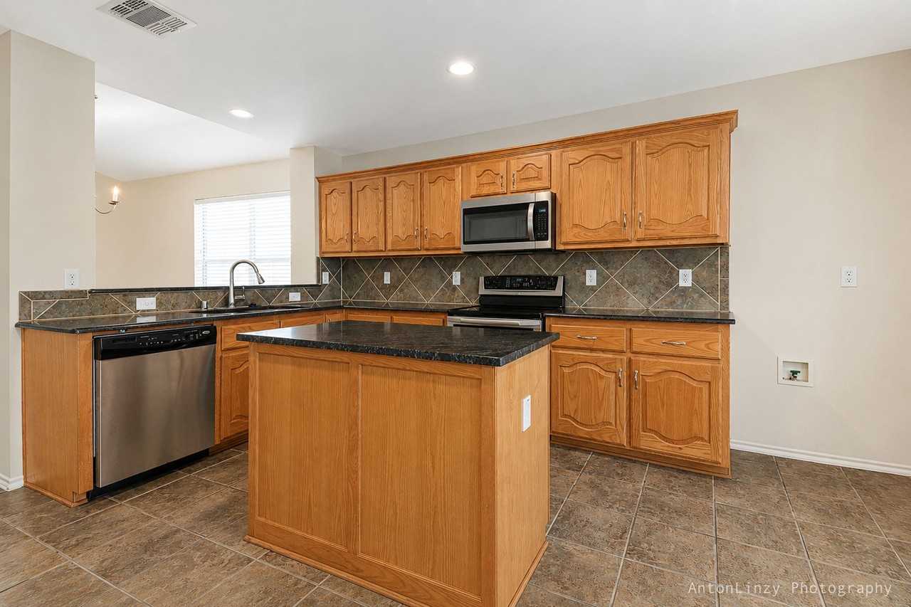 701 Orchid Blvd - Photo 7 of 17