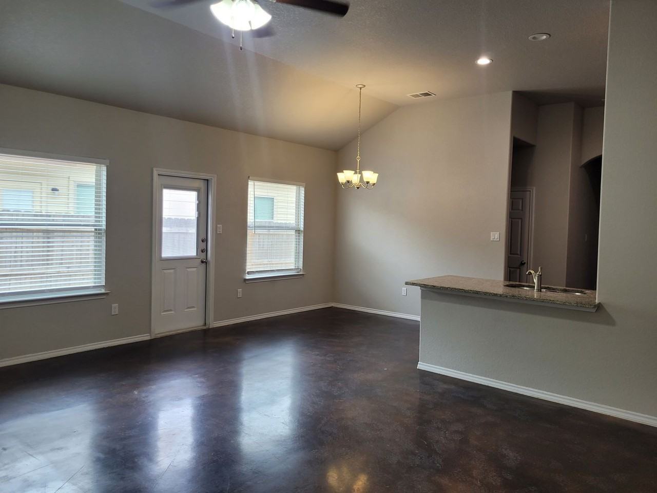 1498 Lucille St - Photo 4 of 14