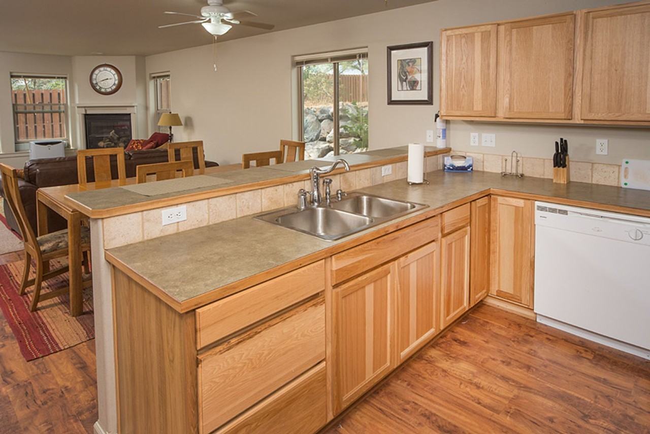 139 Se Heyburn St #3 - Photo 3 of 14