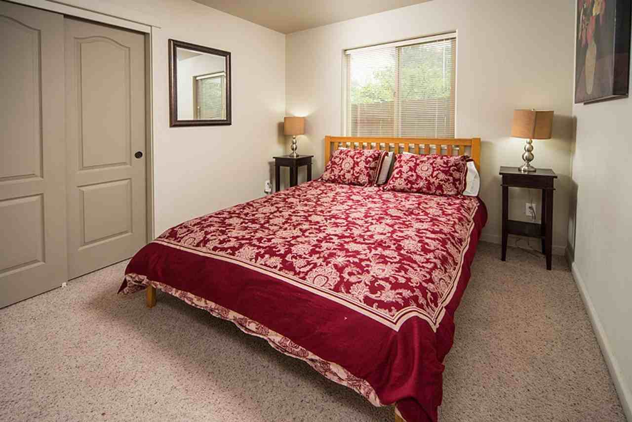 139 Se Heyburn St #3 - Photo 6 of 14
