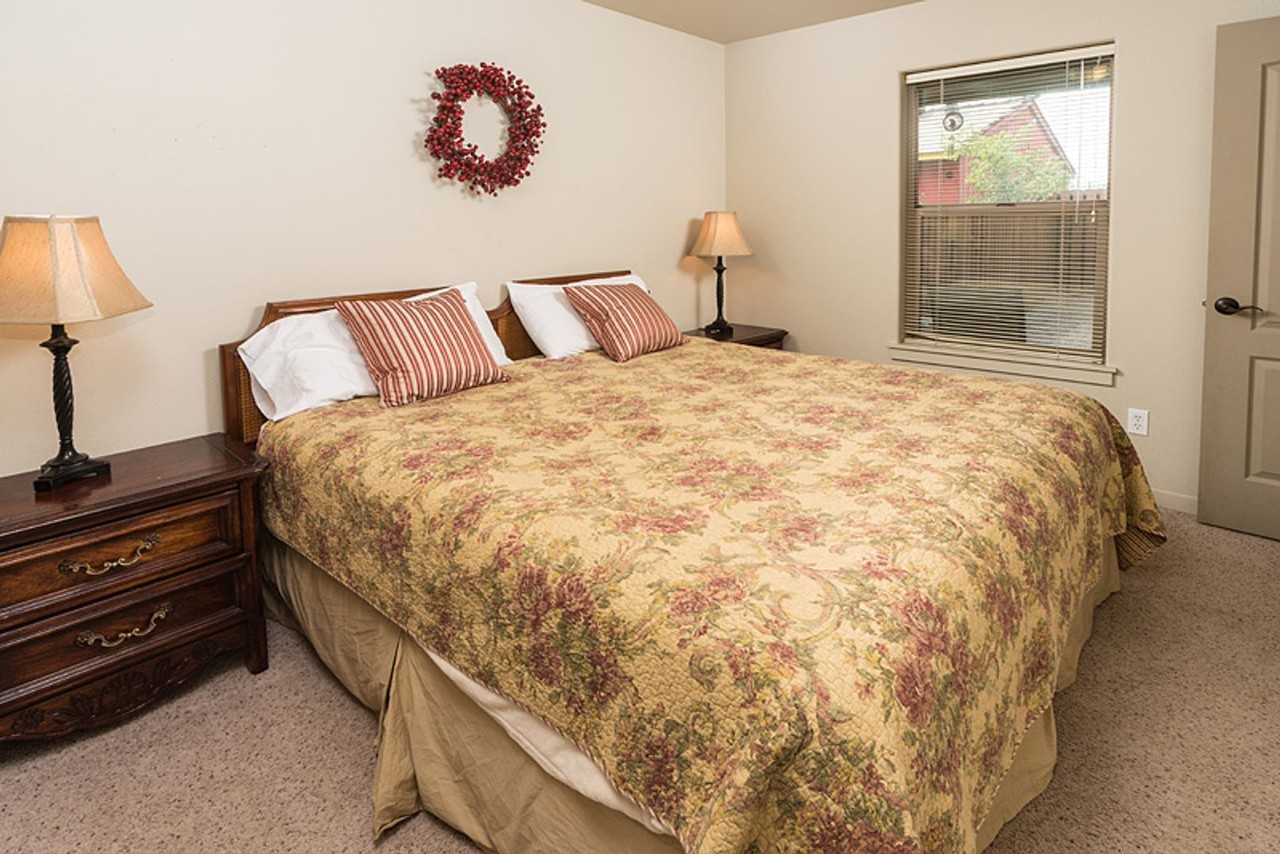 139 Se Heyburn St #3 - Photo 7 of 14