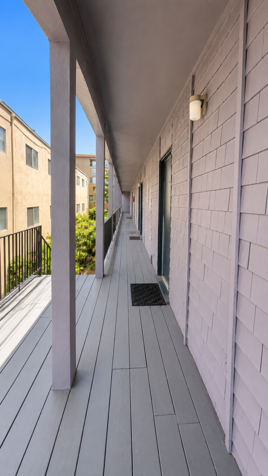 731 Oakland Ave - Photo 2 of 4