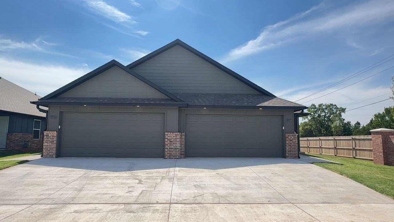 11517 University Dr - Photo 3 of 22