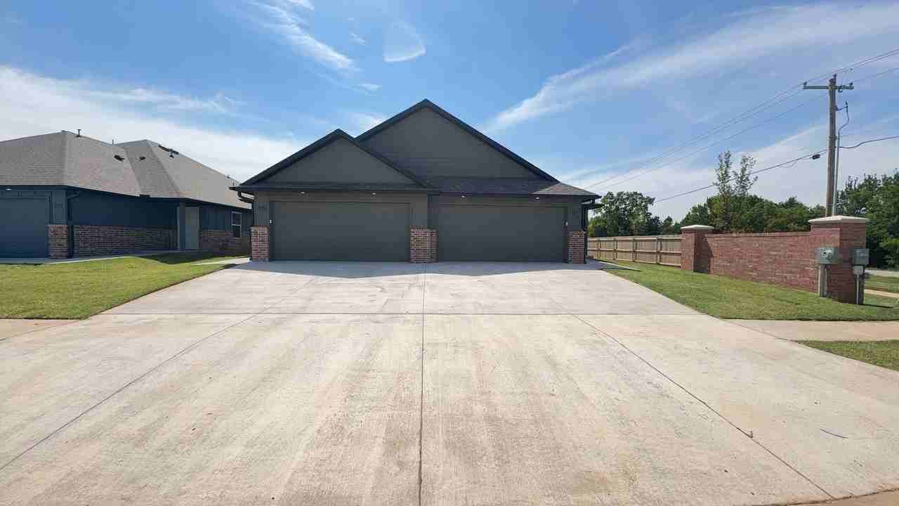 11517 University Dr - Photo 4 of 22