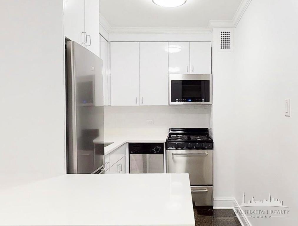 E 16th St #15H - Photo 4 of 11