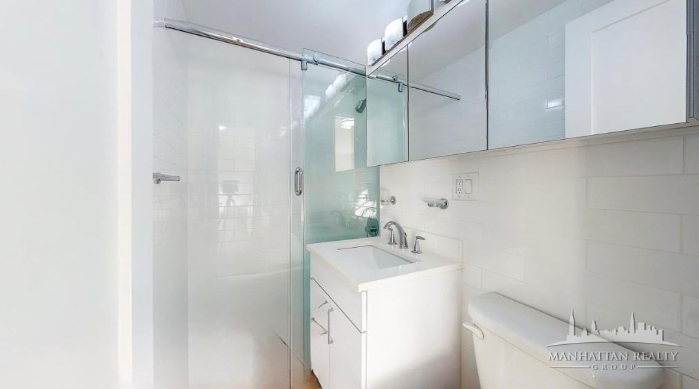 E 16th St #15H - Photo 5 of 11