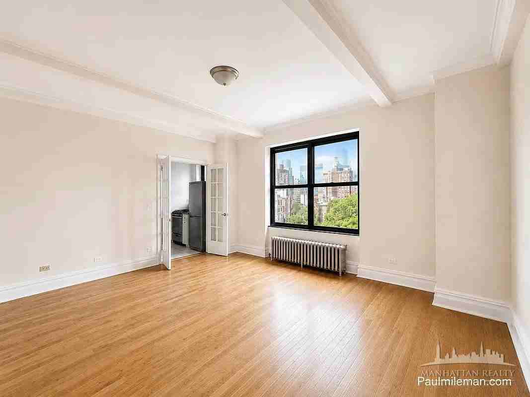 2nd Ave #3L - Photo 2 of 7