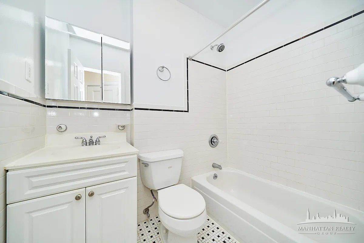 Mott St #4R - Photo 3 of 3