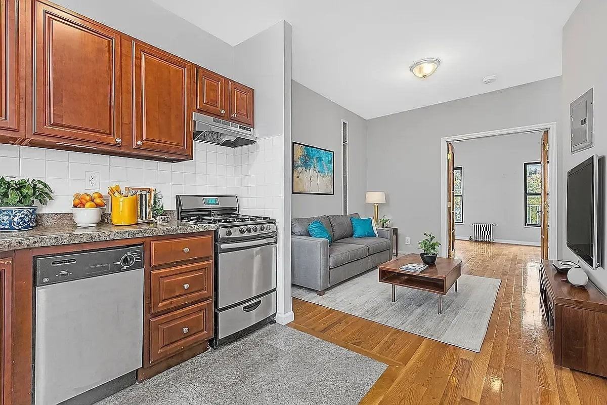 568 Baltic St #1L - Photo 3 of 6