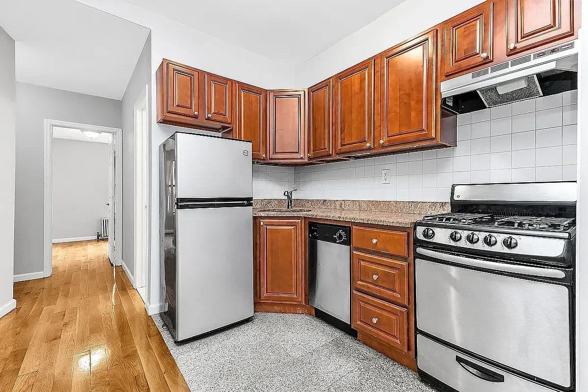 568 Baltic St #1L - Photo 4 of 6