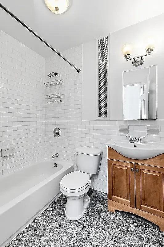 568 Baltic St #1L - Photo 5 of 6