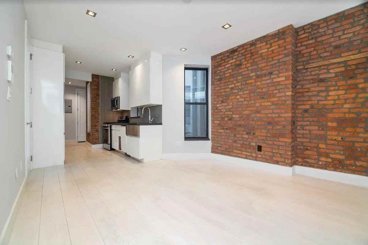 248 Mott St #13 - Photo 3 of 8