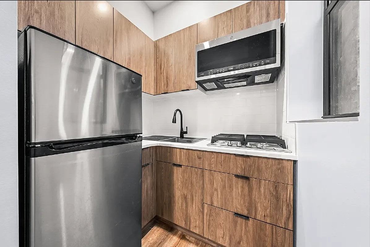 453 W 48th St #4C - Photo 3 of 4
