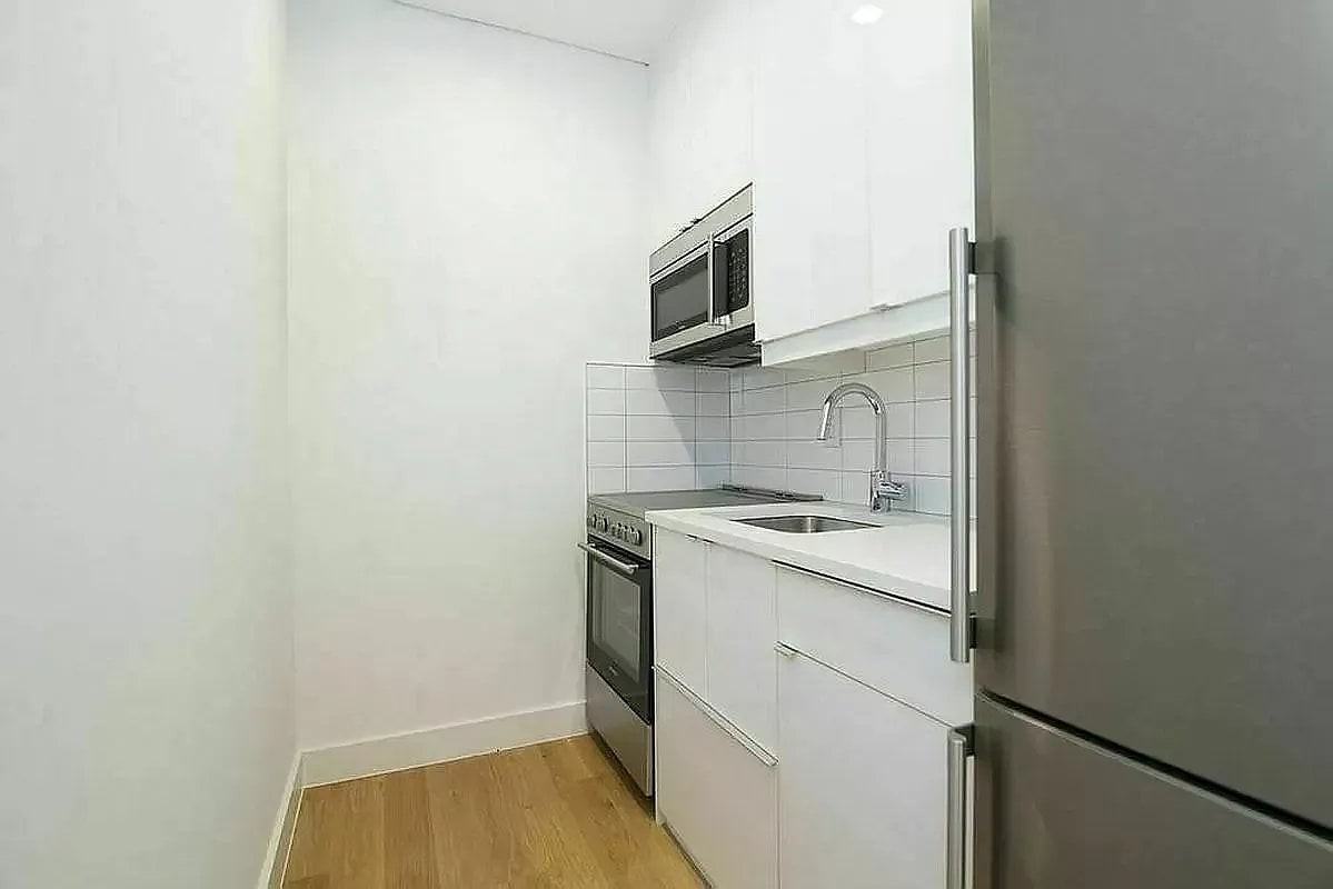 59 Thompson St #8 - Photo 3 of 5