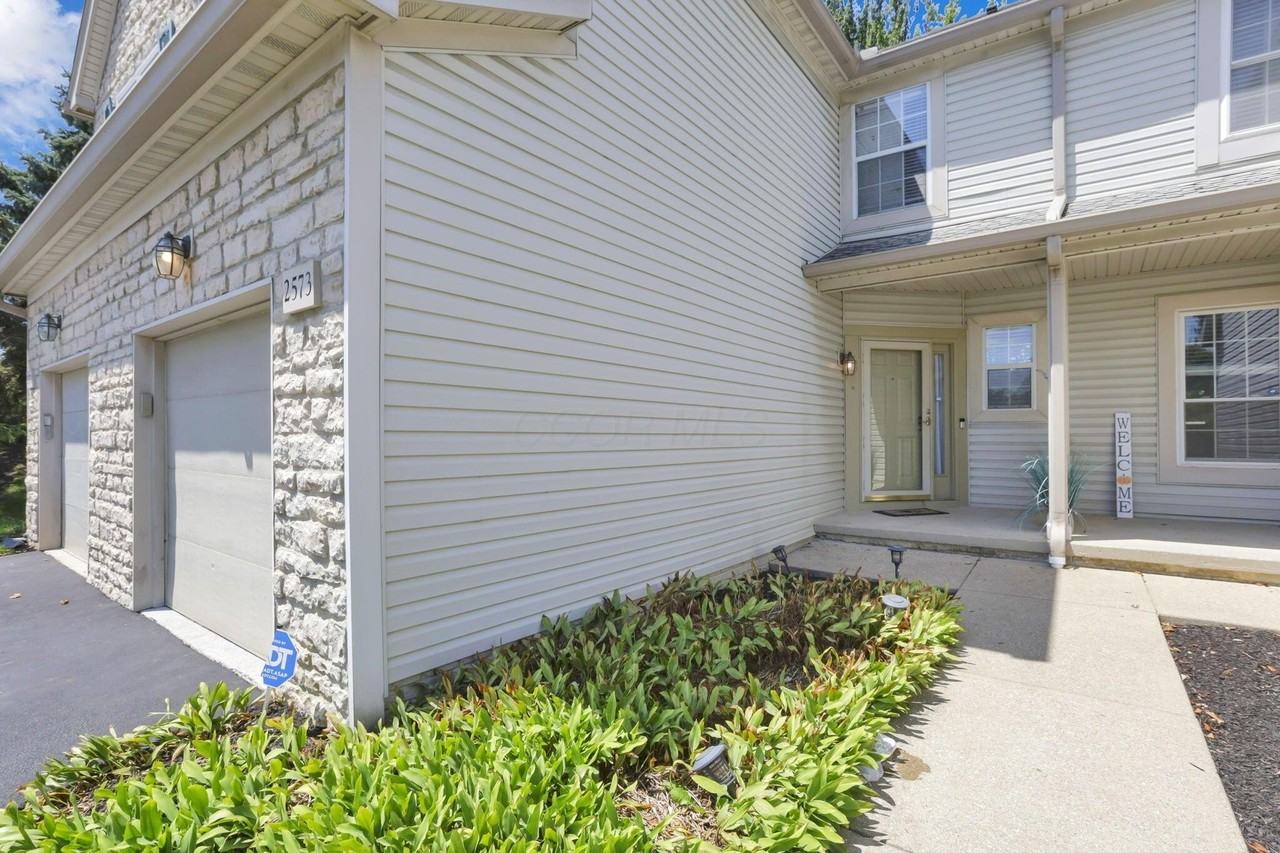 2573 Rustling Oak Blvd - Photo 4 of 36