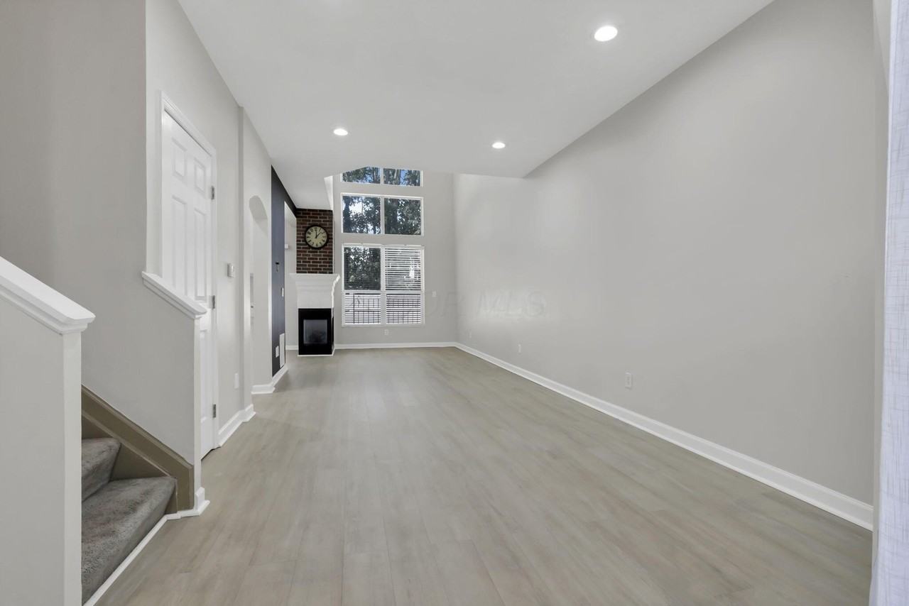 2573 Rustling Oak Blvd - Photo 6 of 36