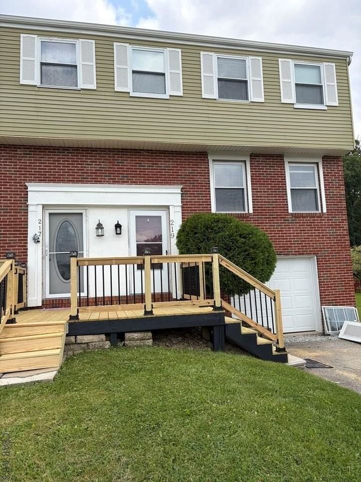 219 Marietta Dr - Photo 2 of 29