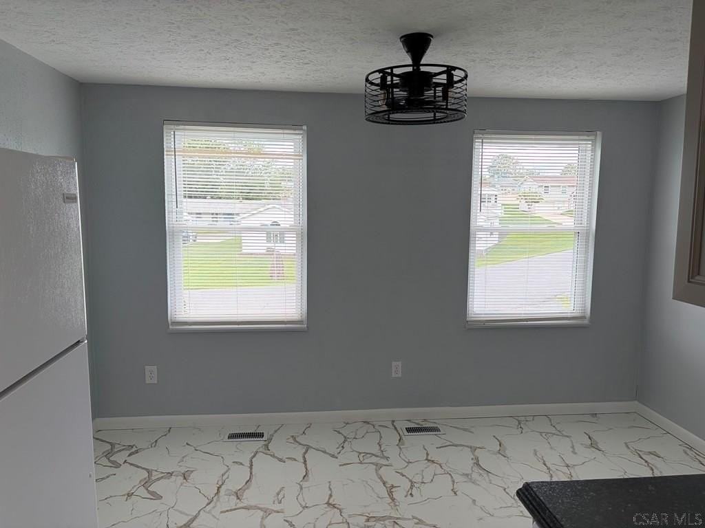 219 Marietta Dr - Photo 4 of 29
