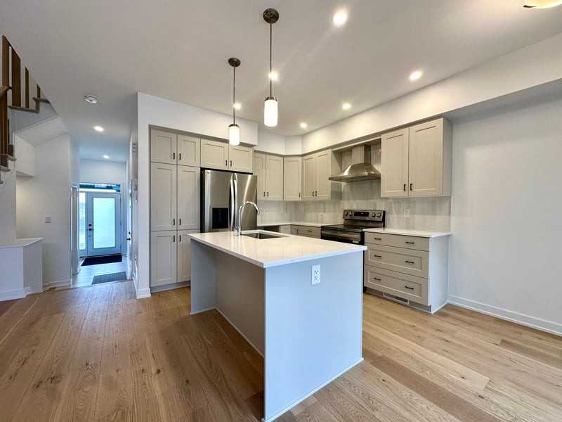 171 Bliss Crescent - Photo 2 of 13