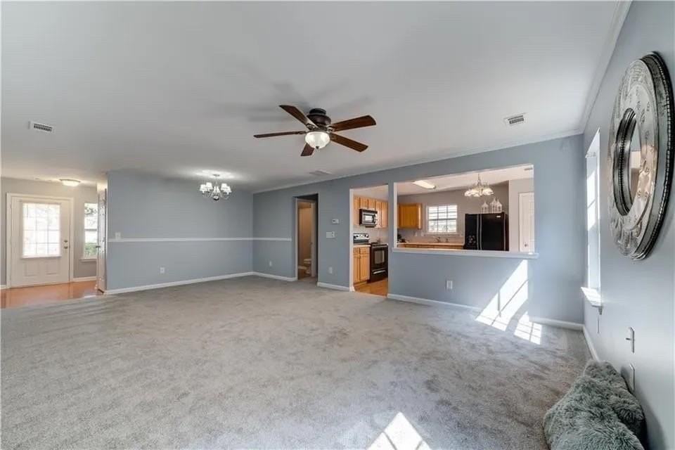2820 Mayfair Dr - Photo 4 of 22