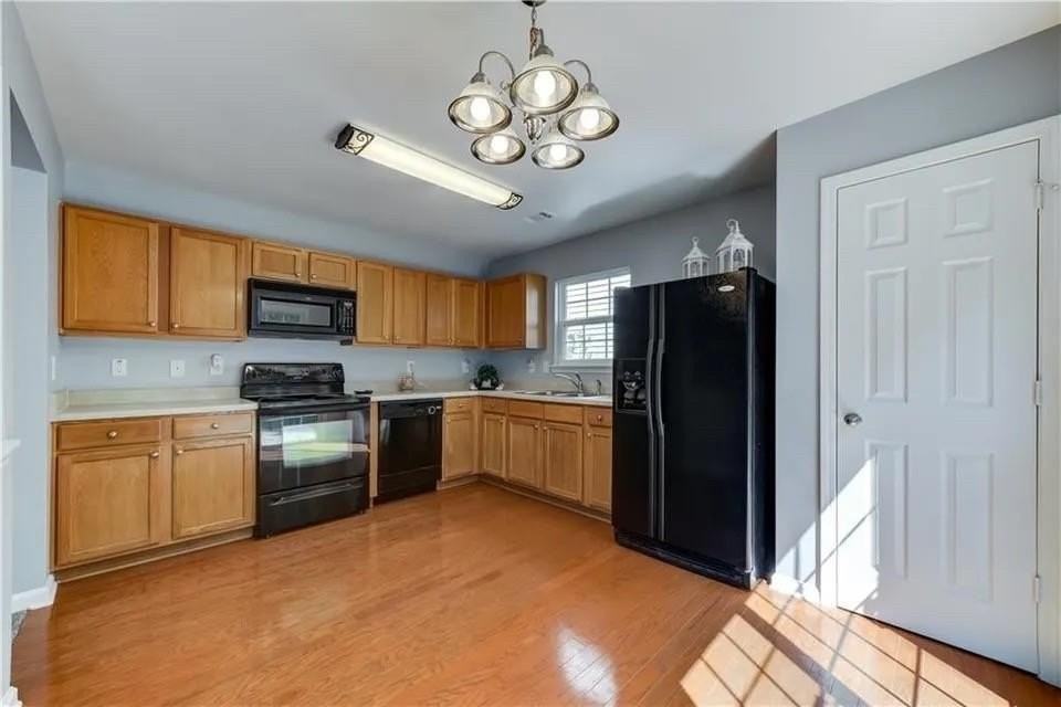 2820 Mayfair Dr - Photo 5 of 22