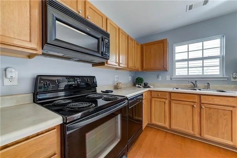 2820 Mayfair Dr - Photo 6 of 22
