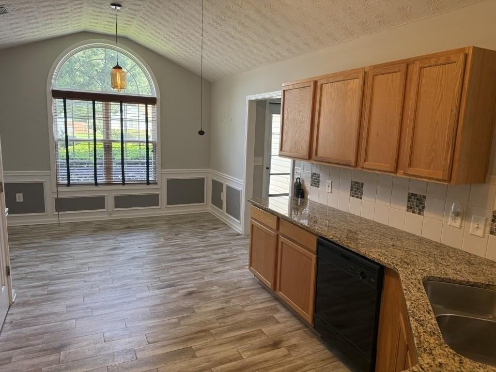 34 Winding Creek Ct - Photo 6 of 15