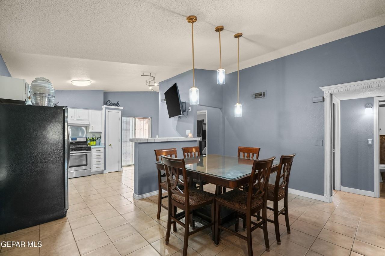 13475 Sunset Hills Dr - Photo 7 of 39