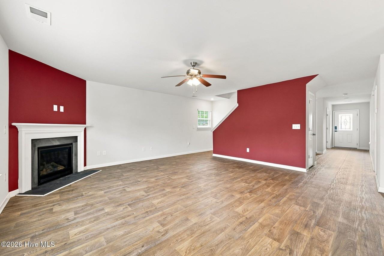 404 Frida Rd - Photo 3 of 35