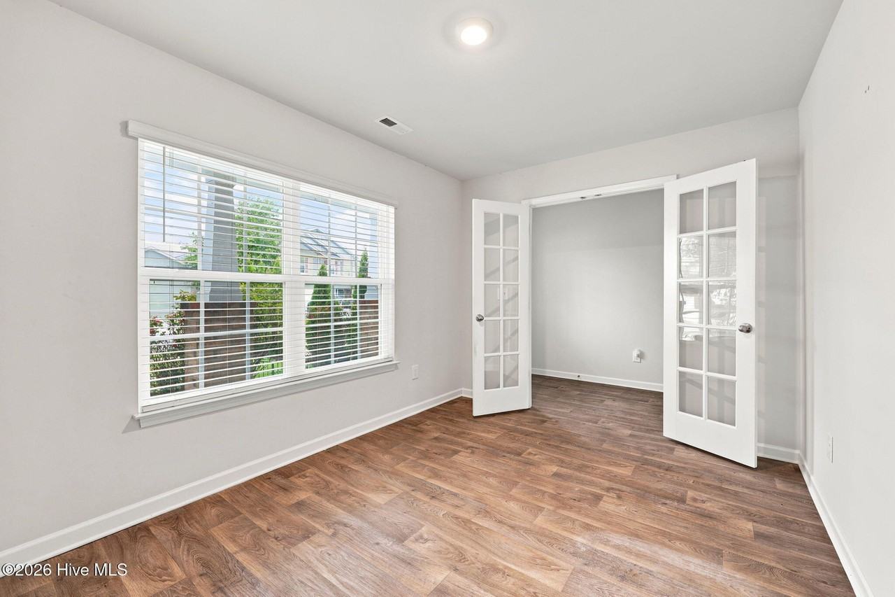 404 Frida Rd - Photo 4 of 35
