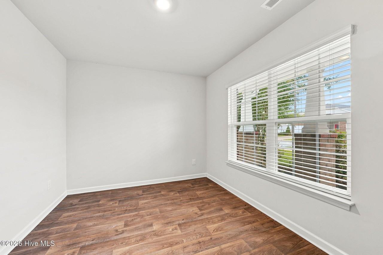 404 Frida Rd - Photo 5 of 35