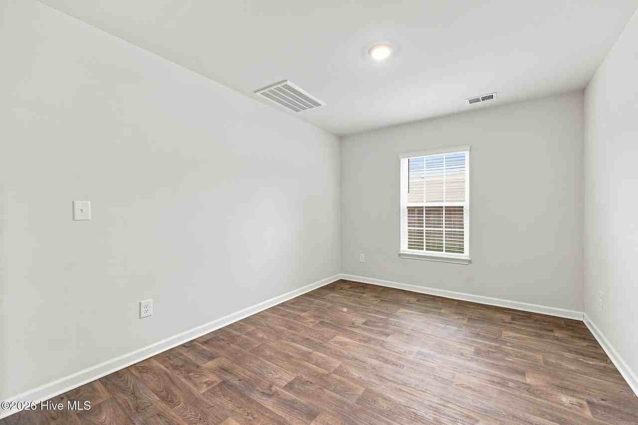 404 Frida Rd - Photo 6 of 35