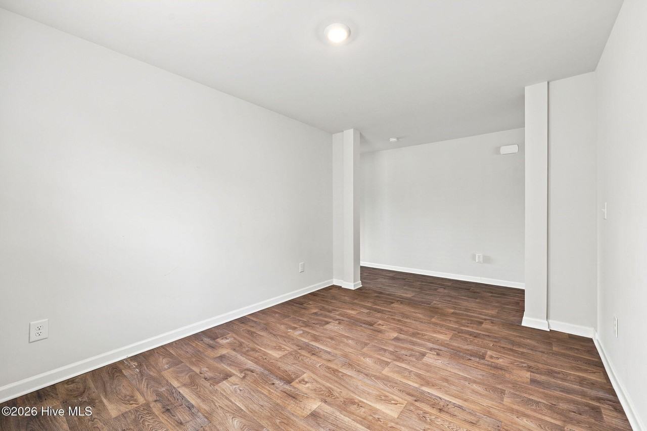 404 Frida Rd - Photo 7 of 35