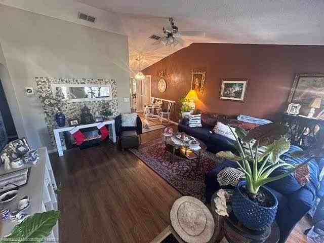 4315 Vantage Cir - Photo 2 of 12