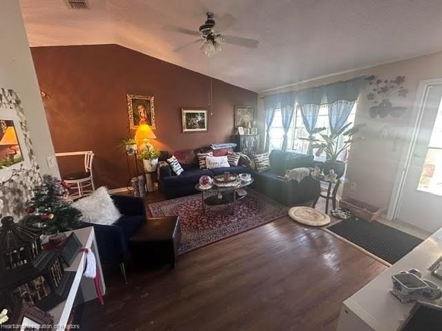 4315 Vantage Cir - Photo 3 of 12
