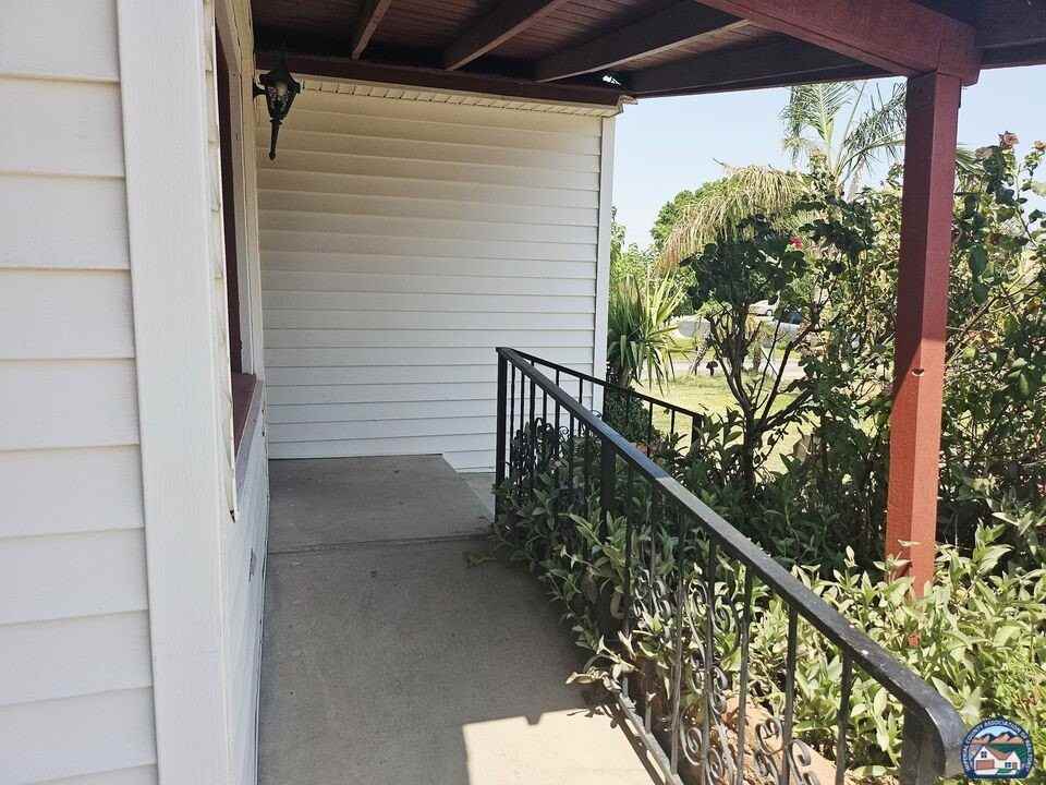 154 C St - Photo 3 of 12